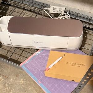 Cricut Maker in White and Light Pink